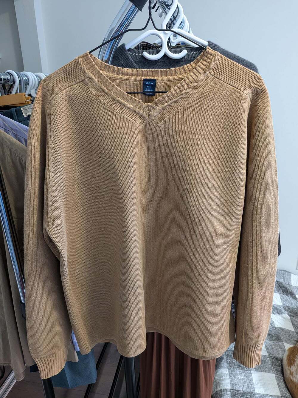 Vintage GAP Camel Cotton V-Neck Sweater – 90s Minimalist Knit, Men's Medium